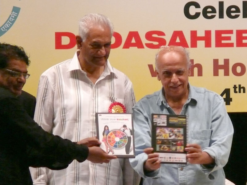 Mahesh Bhatt launching a yet another book, copyright Picturejockey : Navin Harish 2005-2009