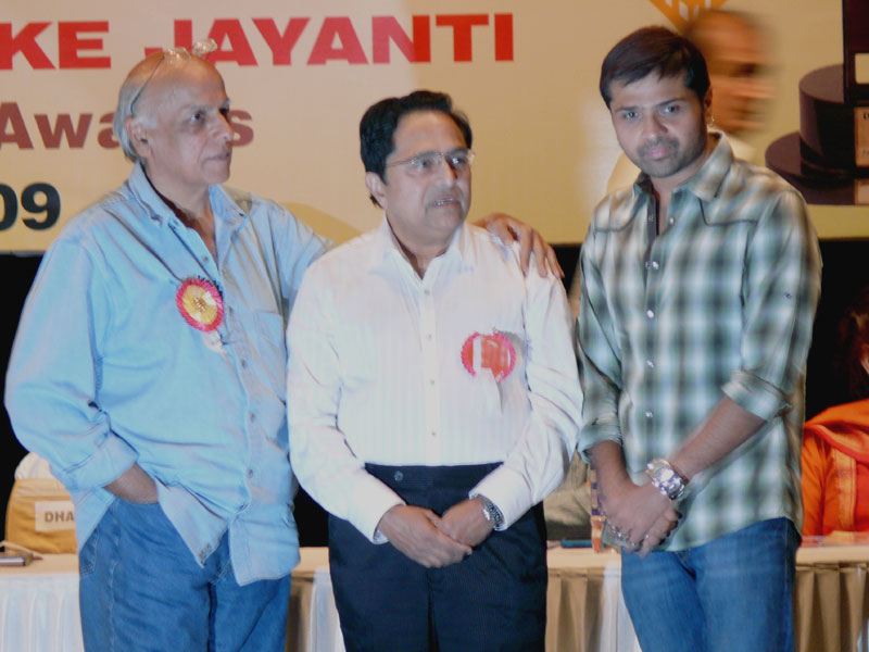 Himesh Reshammiya, his father Vipul Reshammiya and Mahesh Bhatt, copyright Picturejockey : Navin Harish 2005-2009