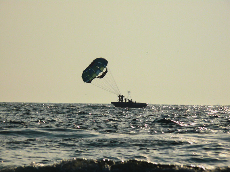 Parasailing at Baga Beach, copyright Picturejockey : Navin Harish 2005-2009
