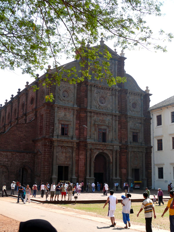 The Bom Jesus Church building, copyright Picturejockey : Navin Harish 2005-2009