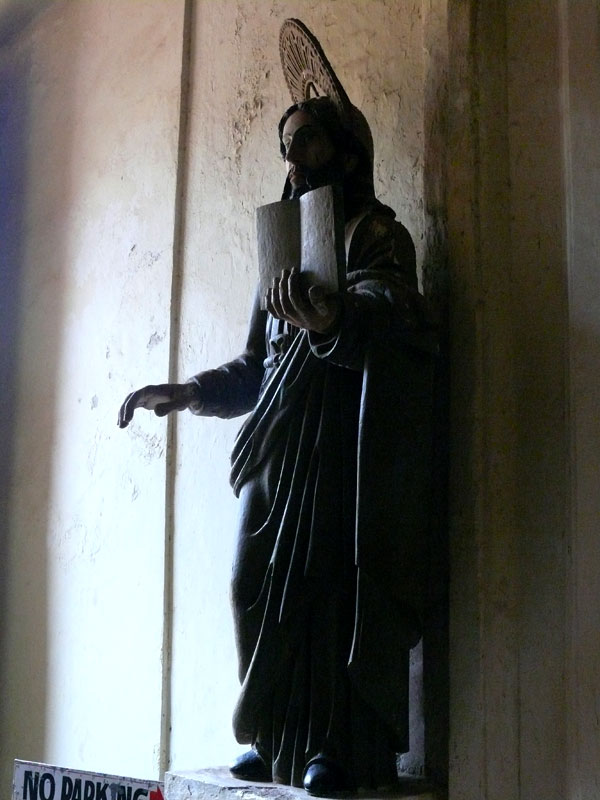 A statue at Bom Jesus Church, copyright Picturejockey : Navin Harish 2005-2009