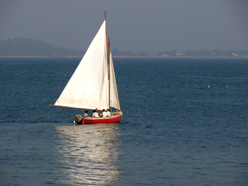 A sail boat at Dona Paula, Goa, copyright Picturejockey : Navin Harish 2005-2009