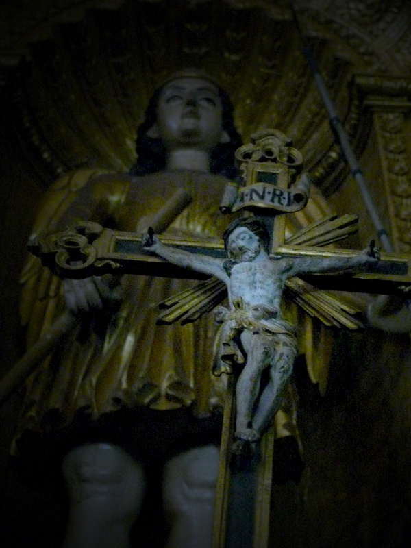 A statue inside the Bom Jesus Church, copyright Picturejockey : Navin Harish 2005-2009
