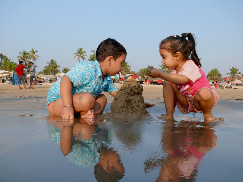Manu and Shyla making a sand castle at the Baga Beach, copyright Picturejockey : Navin Harish 2005-2009