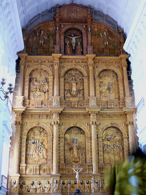 Main altar at the Se cathedral, Goa, copyright Picturejockey : Navin Harish 2005-2009