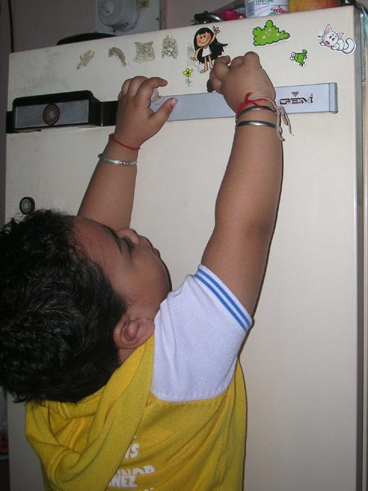 Chulbuli - An image of Manu playing with Chulbuli fridge magnet | copyright Picturejockey : Navin Harish 2005-2007