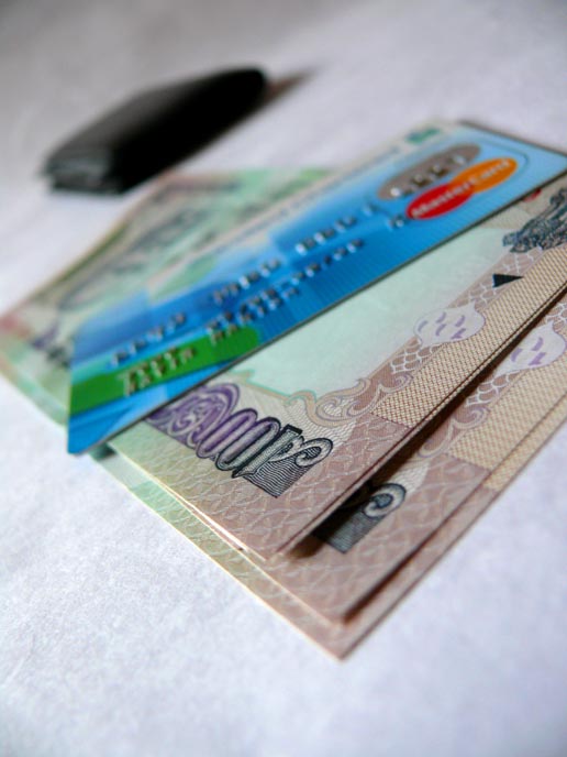 Colour of money - An image of hundred rupees notes, a credit card and a wallet | copyright Picturejockey : Navin Harish 2005-2007