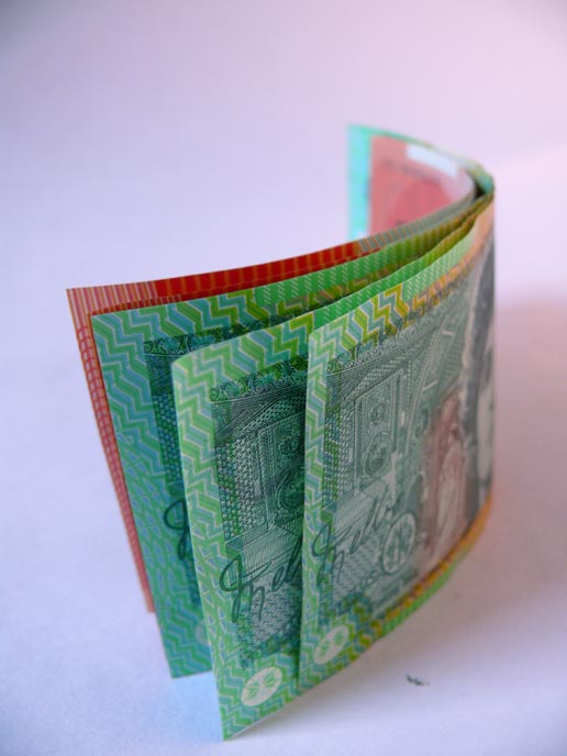 Paise - An image of Australian notes of twenty and hundred dollars | copyright Picturejockey : Navin Harish 2005-2007