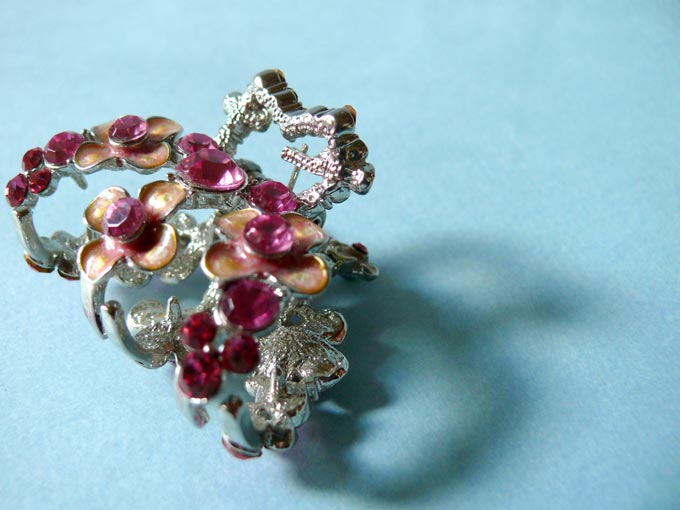 Tailor made luxury - An image of Mira's clip | copyright Picturejockey : Navin Harish 2005-2007