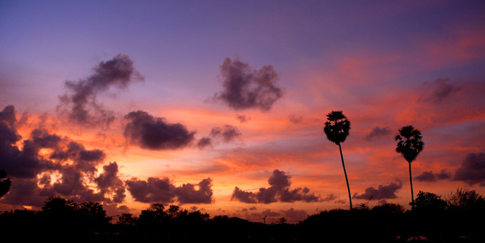 Sky on fire #2 - An image of sky at dusk taken in Hiranandani Gardens in Powai, Mumbai | copyright Picturejockey : Navin Harish 2005-2007