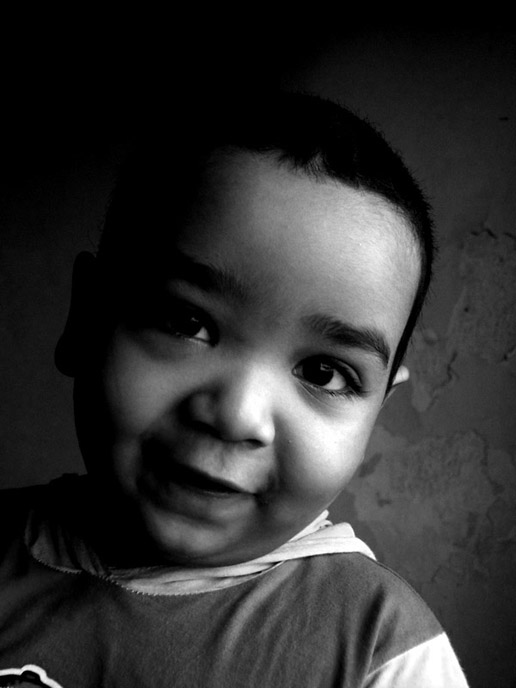 Who do I look like? - A black and white potrait of Manu | copyright Picturejockey : Navin Harish 2005-2007