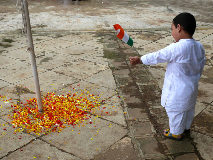 Best Wishes of Indian Independence Day - An image of Manu waving the tricolour Indian flag on India's independence day | copyright Picturejockey : Navin Harish 2005-2007