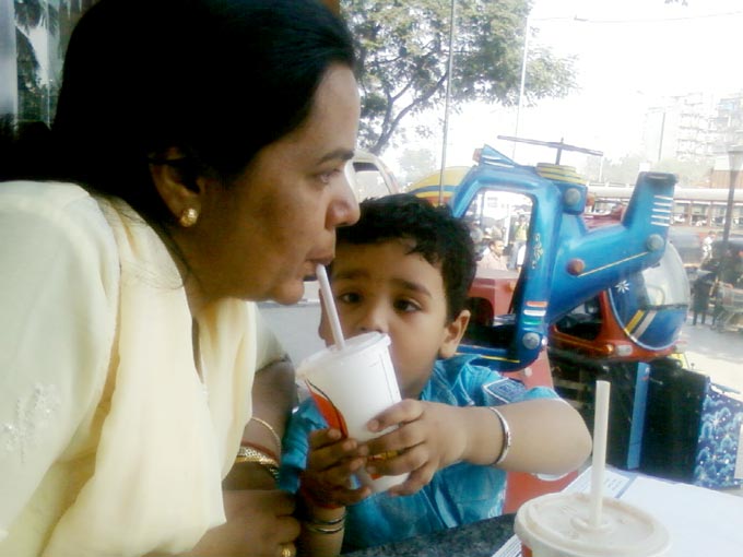 Resolution #5: Spend more time with the family - An image of Manu and Mira in McDonalds in Goregaon | copyright Picturejockey : Navin Harish 2005-2008