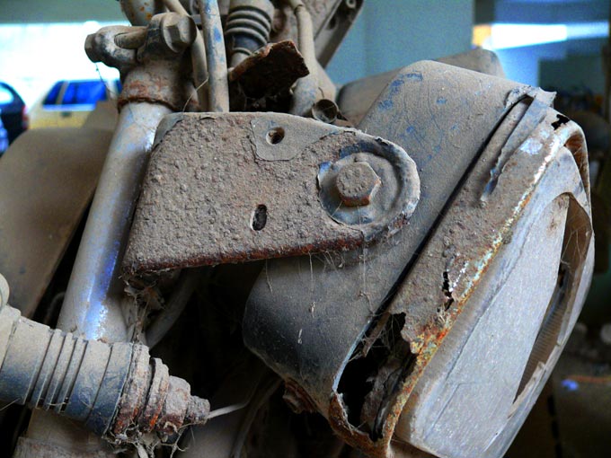 Yamaha headlight - An image of the rusted headlight of a Yamaha RX 100 motorcycle | copyright Picturejockey : Navin Harish 2005-2008