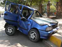 After Tata Nano, another small car for less than lac : A Smashed up Maruti Suzuki Zen on JV Link Road