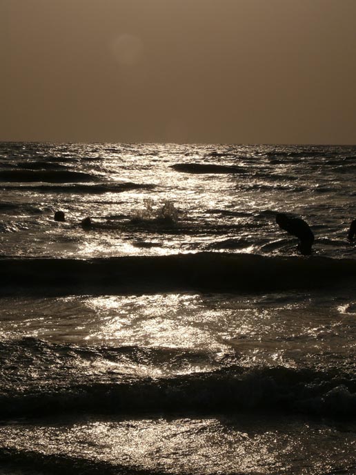 Arabian Sea - An image of the Arabian Sea at Aksa beach | copyright Picturejockey : Navin Harish 2005-2008