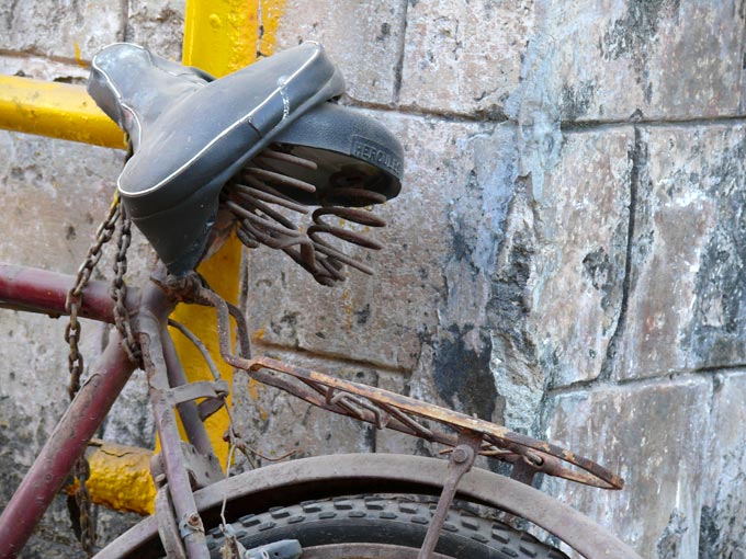 Hercules' throne - An image of a bicycle saddle | copyright Picturejockey : Navin Harish 2005-2008