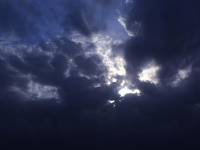 Damned if you do, damned if you don't - An image of sunset at Marine Drive, Mumbai | copyright Picturejockey : Navin Harish 2005-2008
