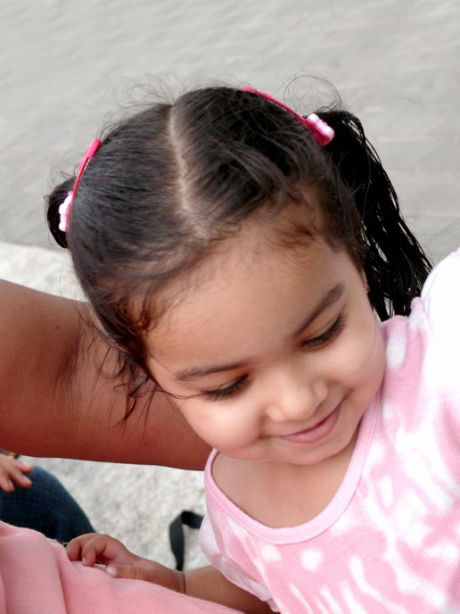 Shyla - An image of Shyla-Barinder's daughter at Marin Drive, Mumbai | copyright Picturejockey : Navin Harish 2005-2008