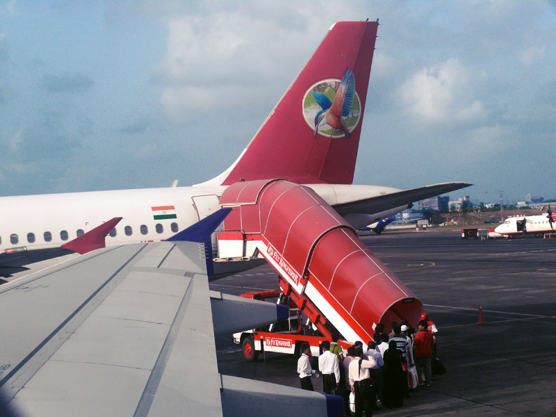 People queuing up to board a Kingfisher flight at Mumbai airport, copyright Picturejockey : Navin Harish 2005-2009