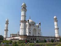 ...and we lost our hands for nothing! - Chand bibi ka maqbara at Aurangabad