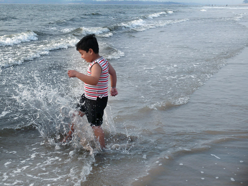 Manuraj playing in water at Aksa Beach, Mumbai, copyright Picturejockey : Navin Harish 2005-2009