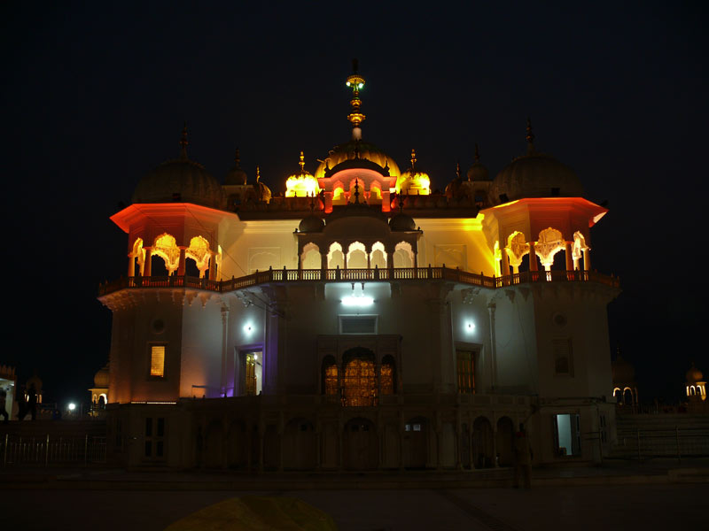Anandpur Sahib Gurudwara at night, copyright Picturejockey : Navin Harish 2005-2009