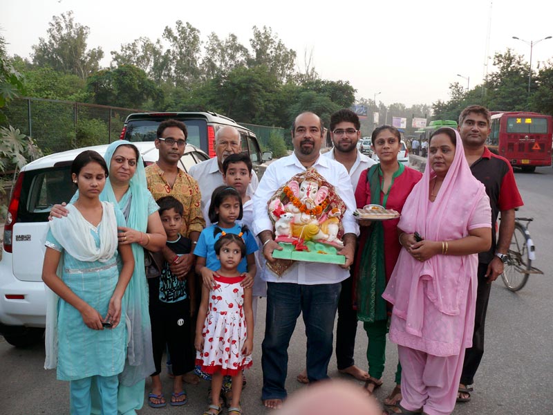 Family and friends at Yamuna for Ganpati Visarjan, copyright Picturejockey : Navin Harish 2005-2013