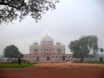 Humayun's Tomb on a foggy winter day